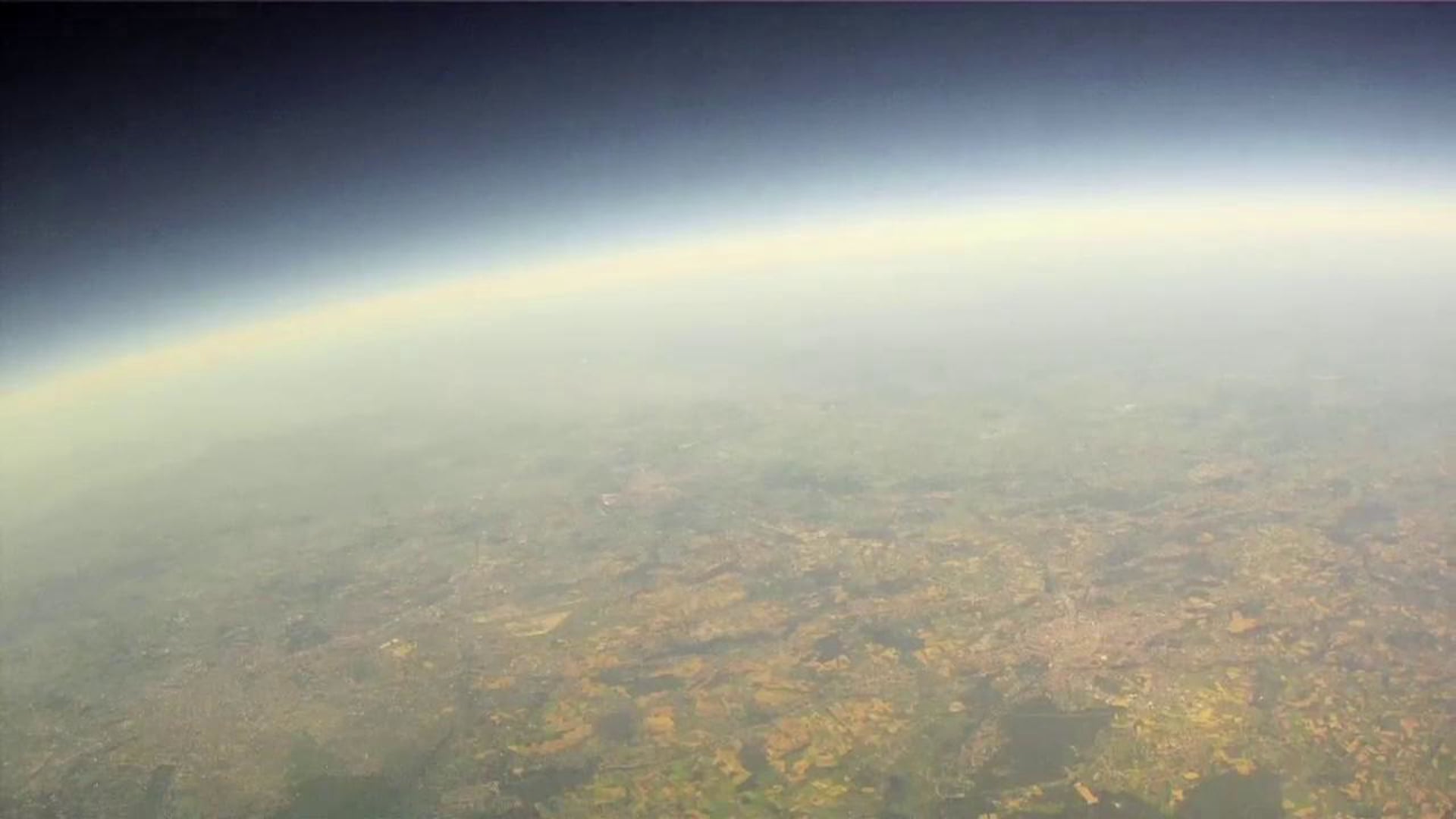 Blackness 2 : jet airliner passing by